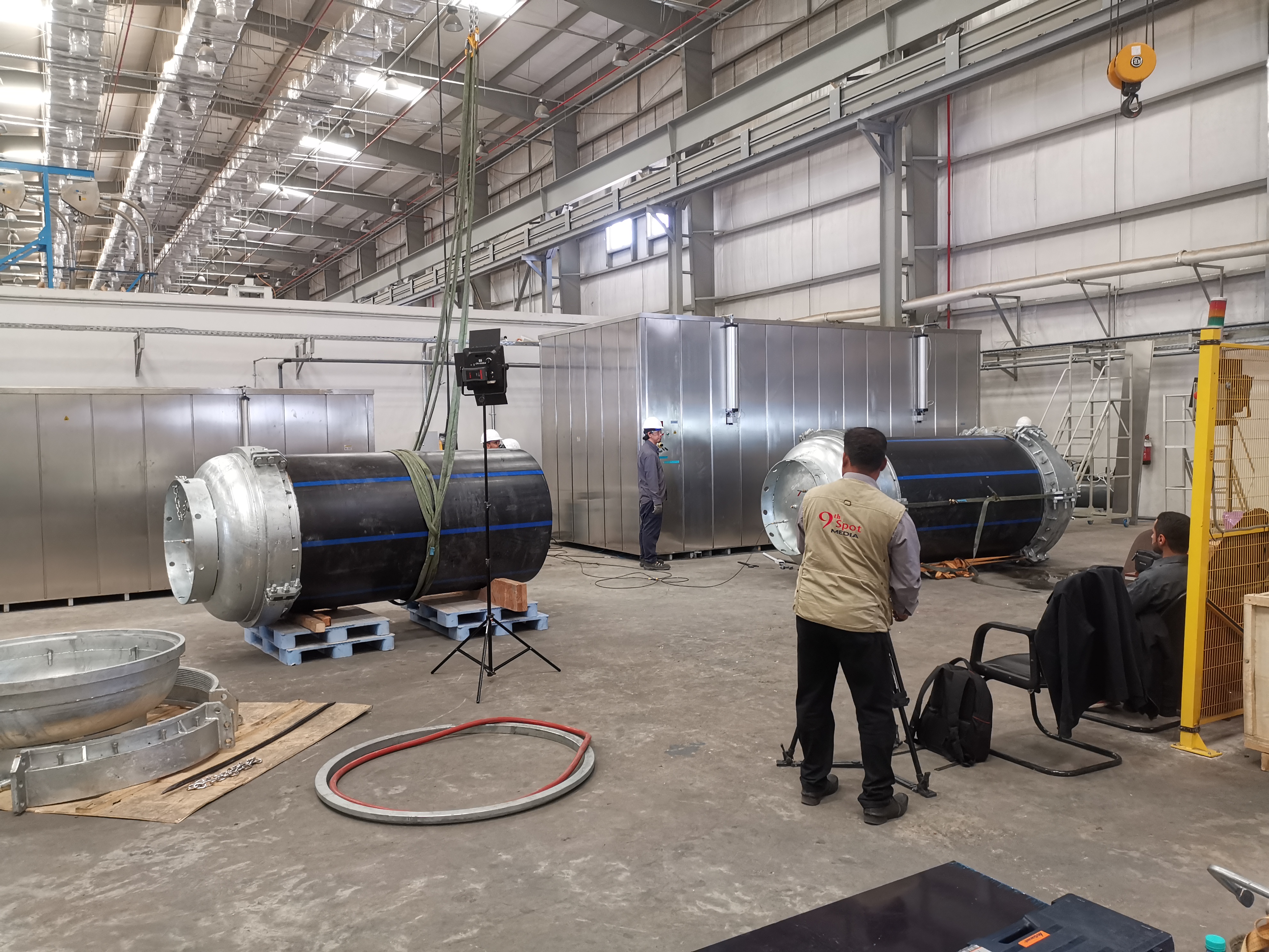 Самый большой в мире термобак для трубы диаметром 2000 мм успешно установлен на заводе клиента.